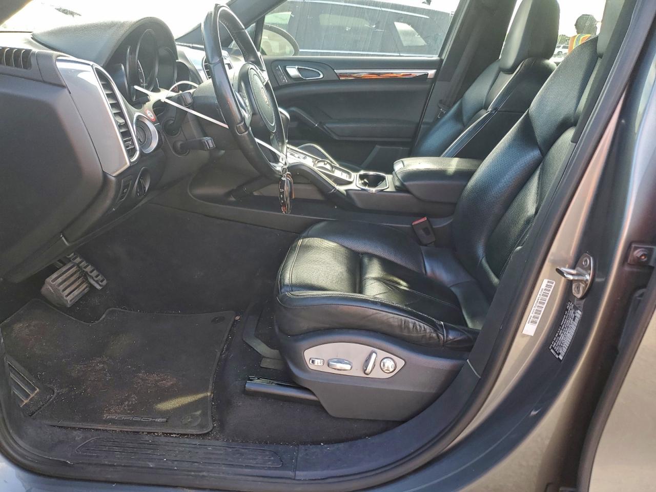 Porsche Cayenne Image 4