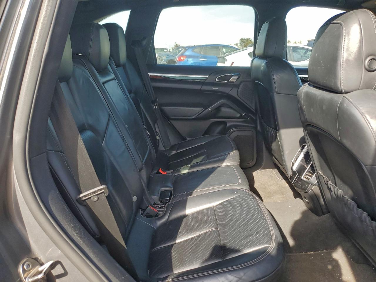 Porsche Cayenne Image 8