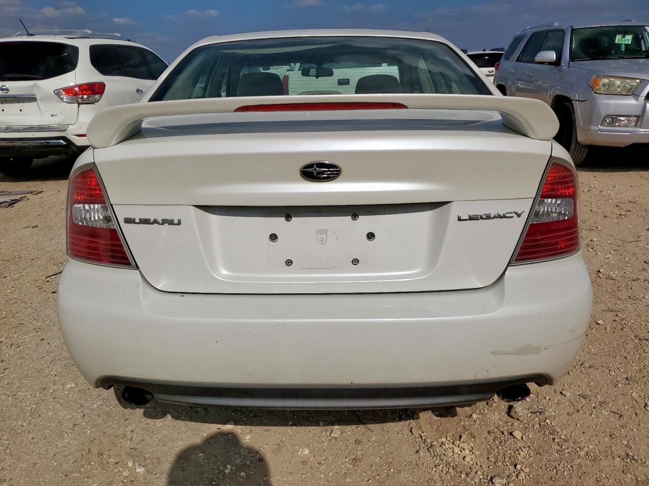 Subaru Legacy 2.5i Image 8