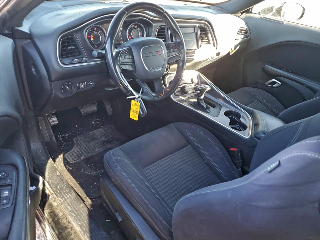 Dodge Challenger Sxt Image 8