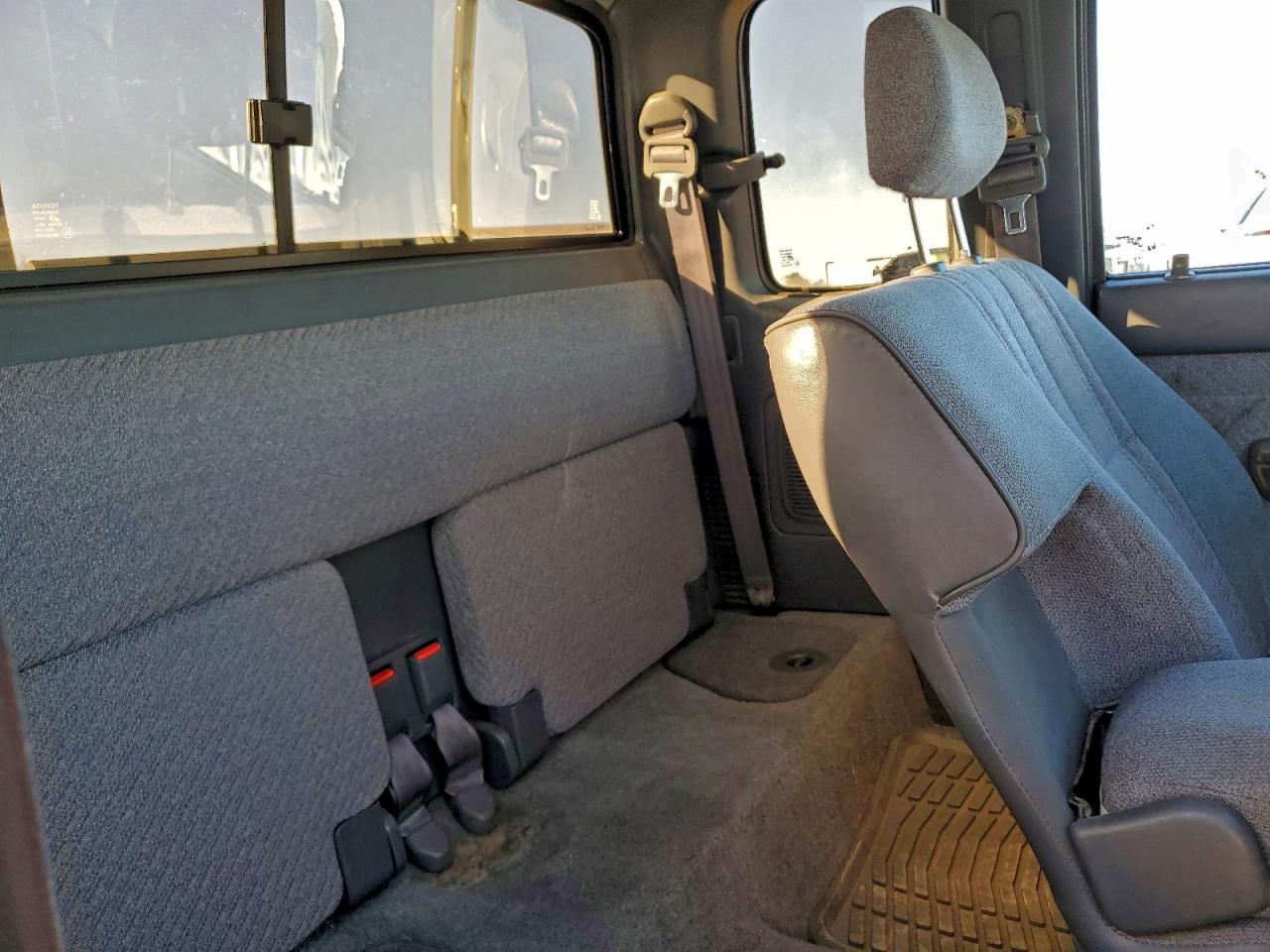 Toyota Tacoma Xtracab Image 11