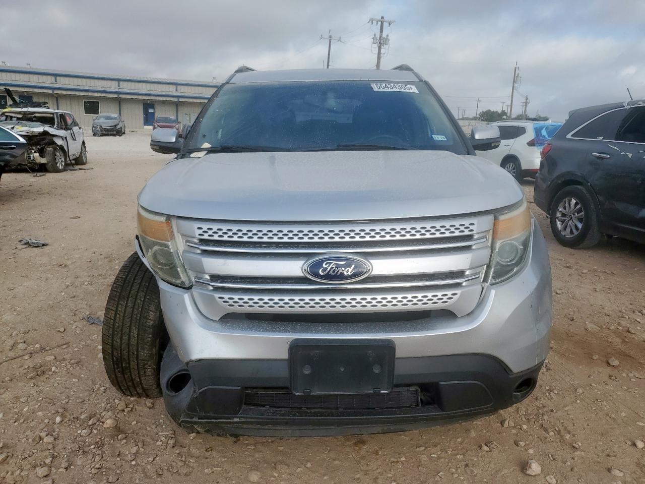 Ford Explorer Limited Image 3