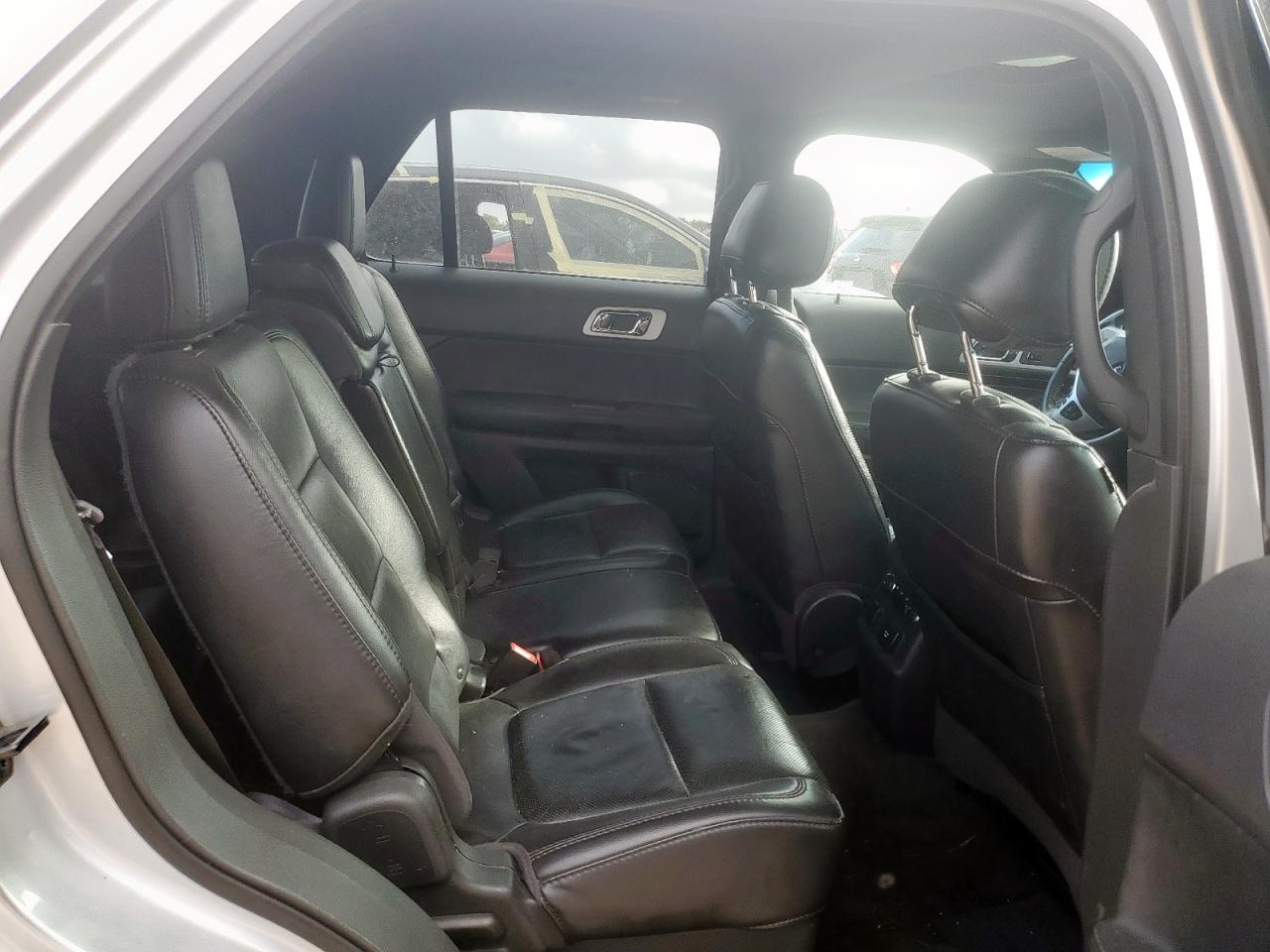 Ford Explorer Limited Image 7