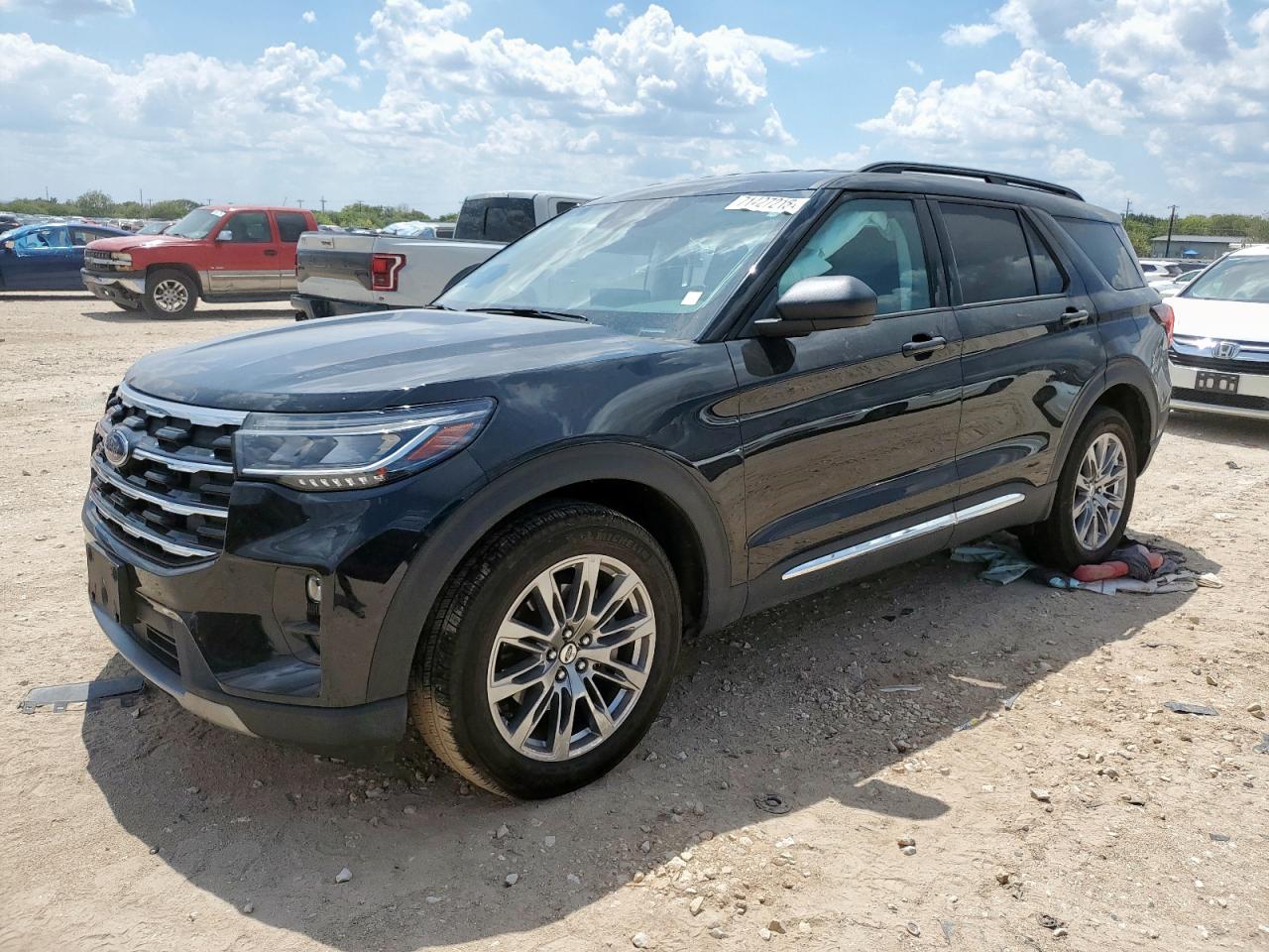 Ford Explorer Active Image 1