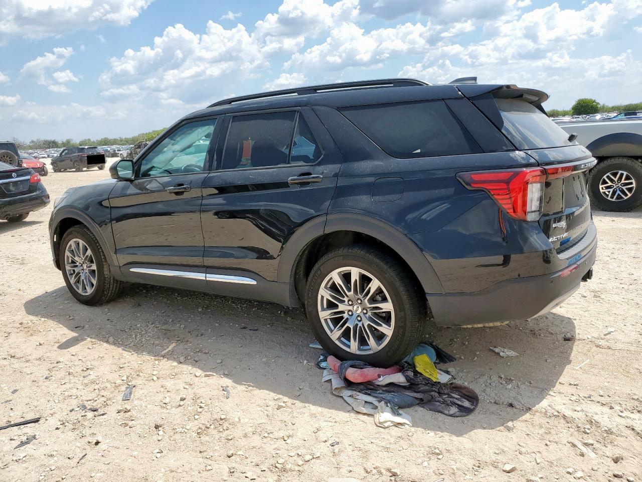 Ford Explorer Active Image 10