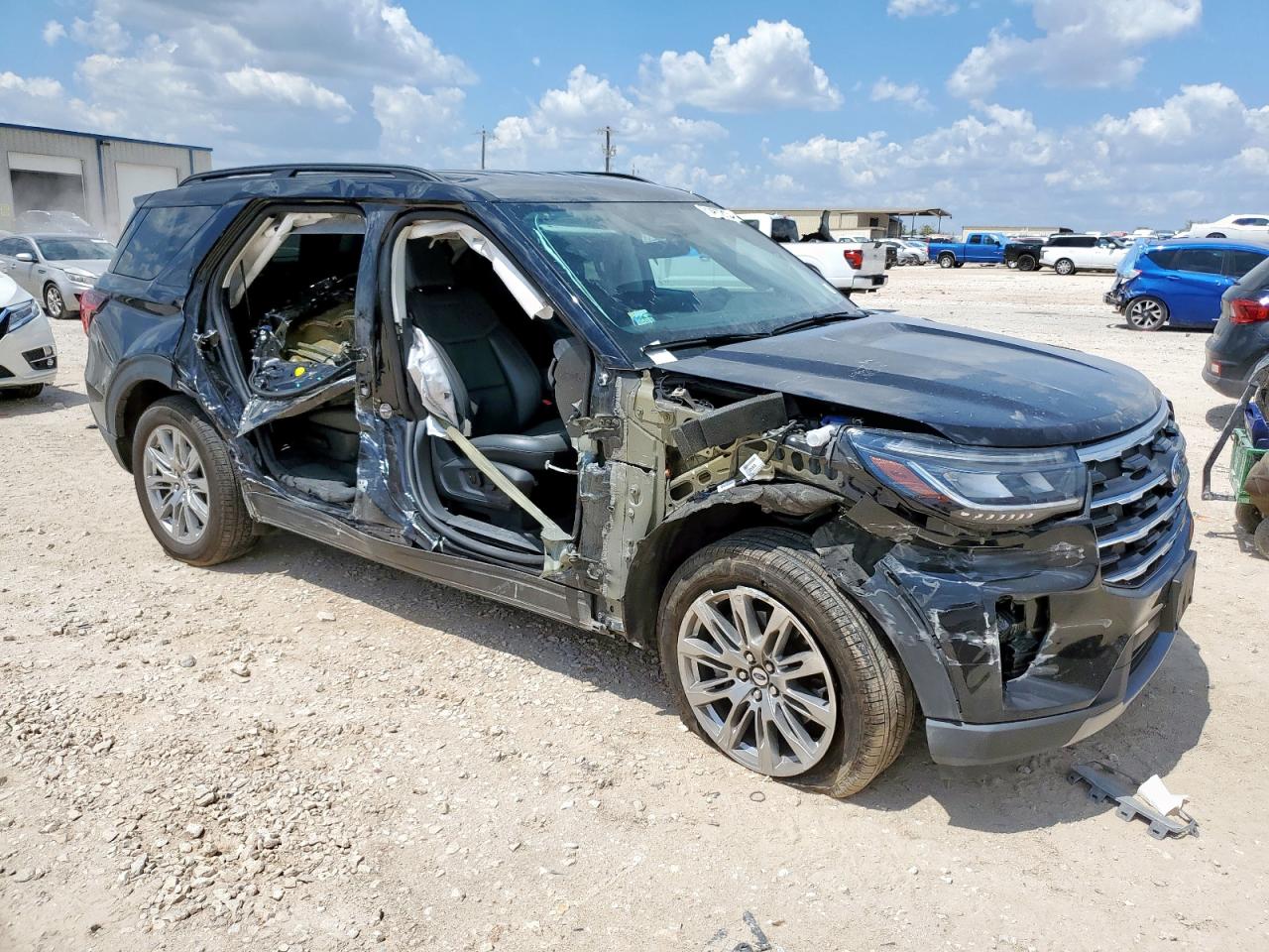 Ford Explorer Active Image 6