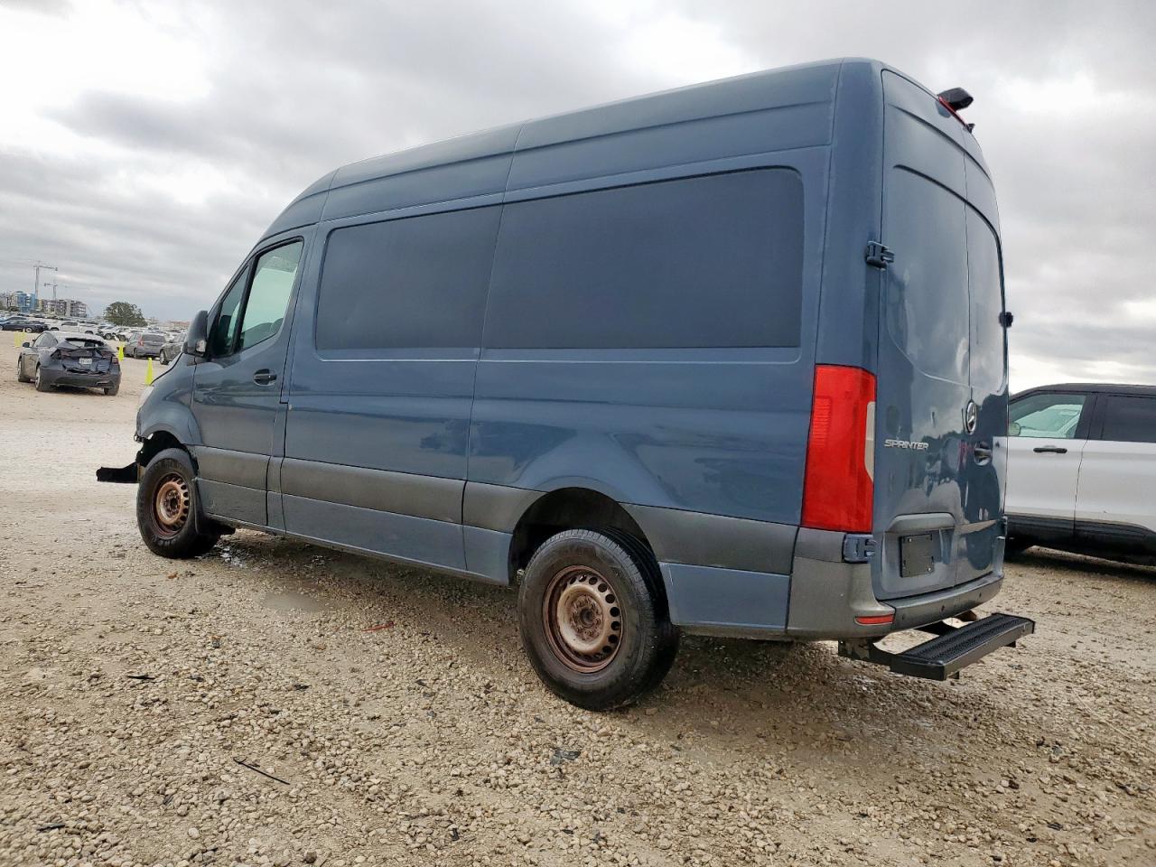 Mercedes-Benz Sprinter 2500/3500 Image 11