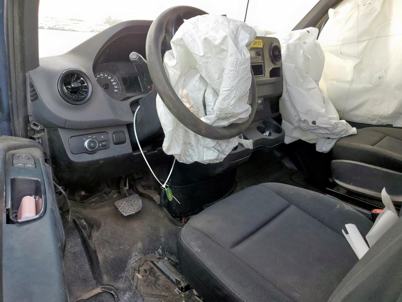 Mercedes-Benz Sprinter 2500/3500 Image 2