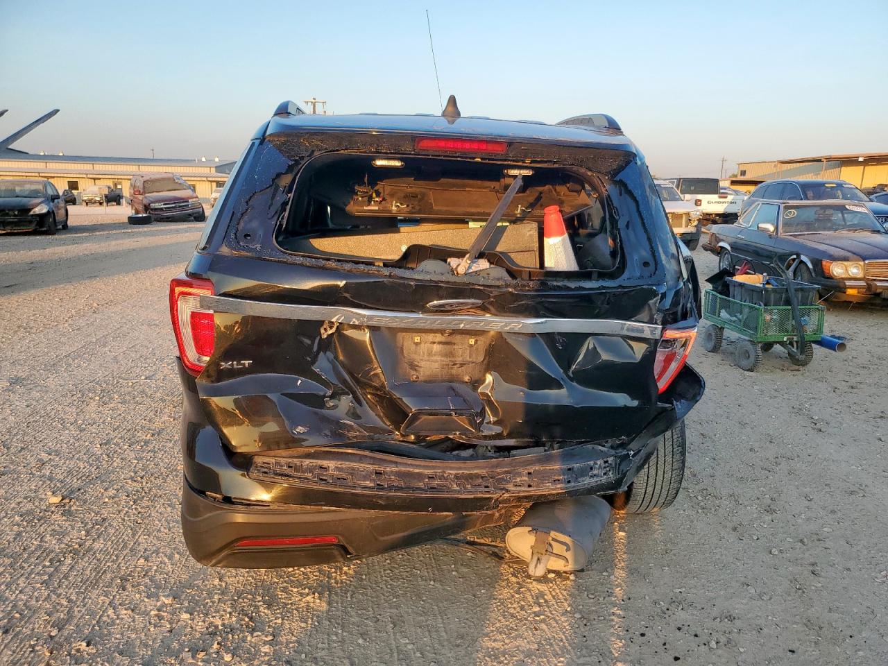 Ford Explorer Image 3