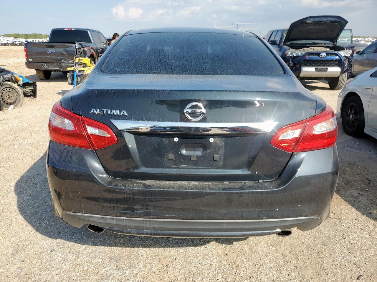 Nissan Altima 2.5 Image 5