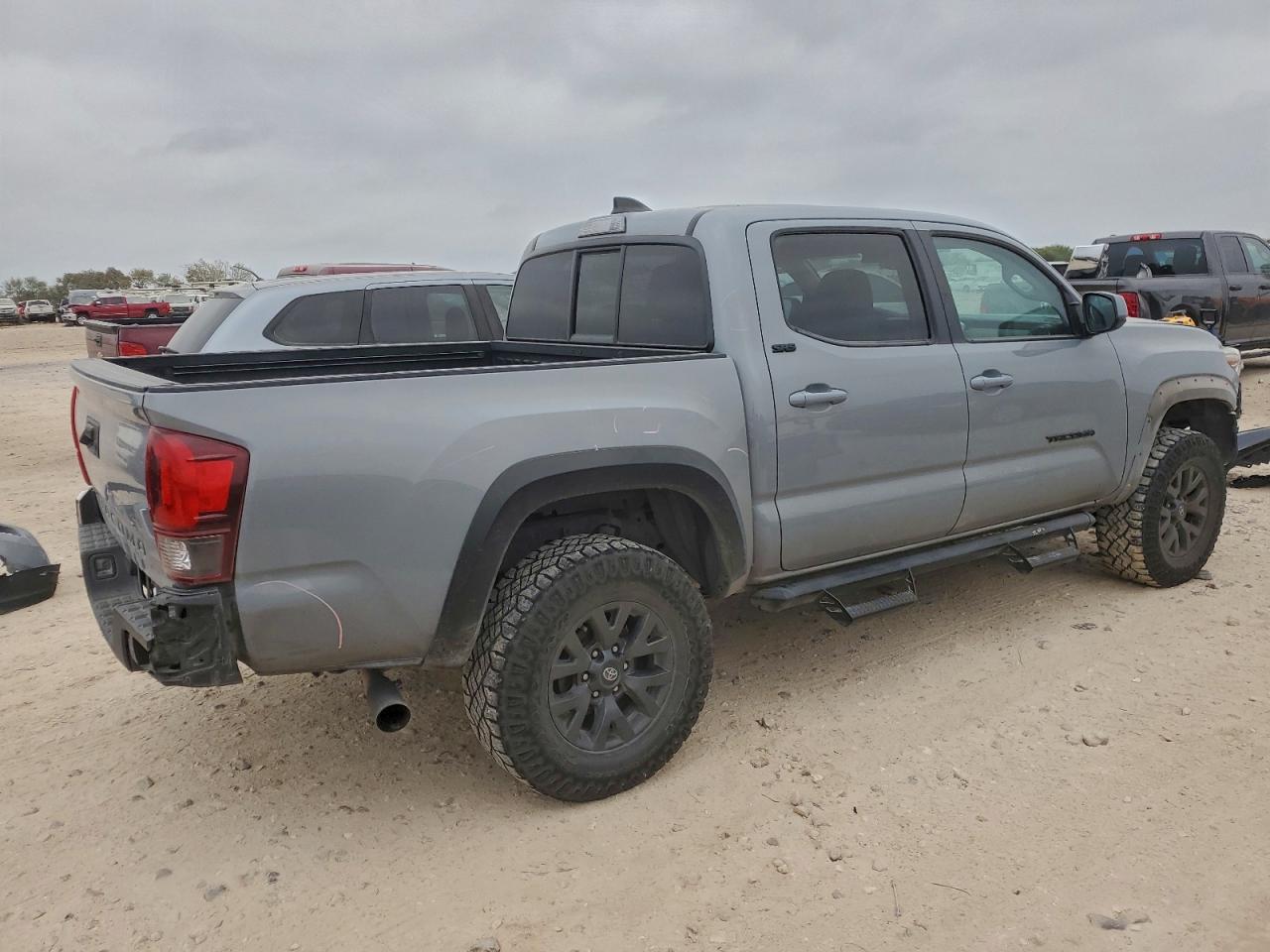 Toyota Tacoma Double Cab Image 5