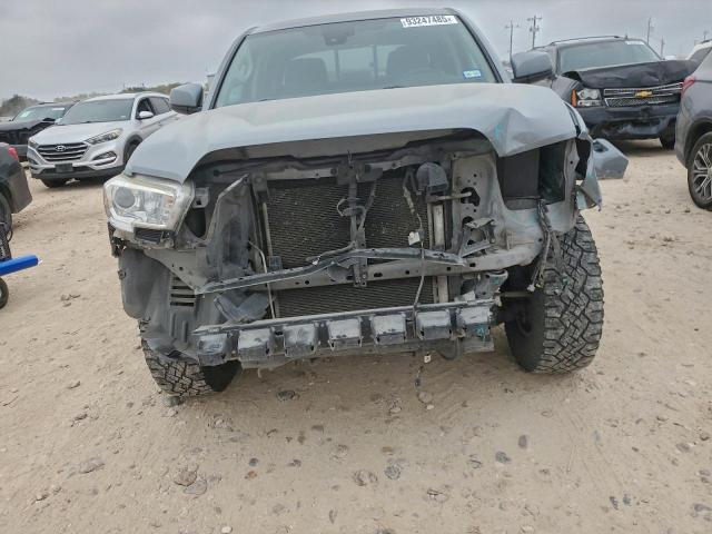Toyota Tacoma Double Cab Image 7