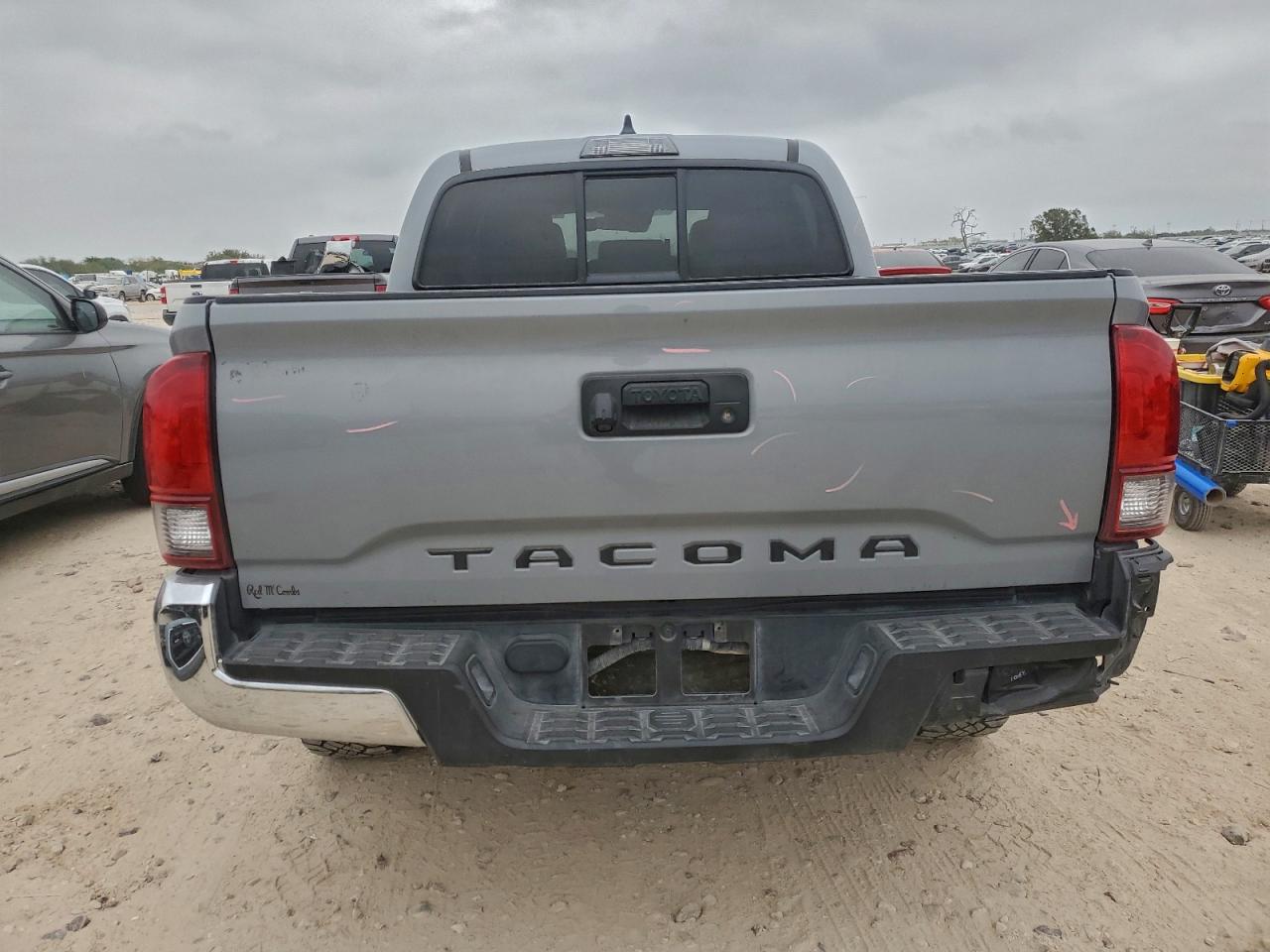 Toyota Tacoma Double Cab Image 10