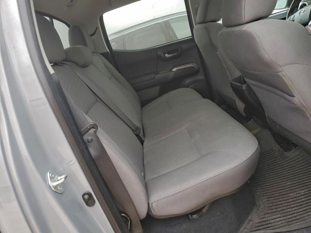 Toyota Tacoma Double Cab Image 4