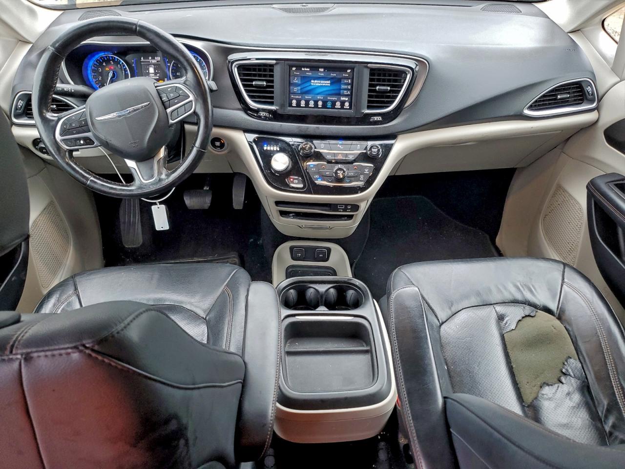 Chrysler Pacifica Touring L Image 10