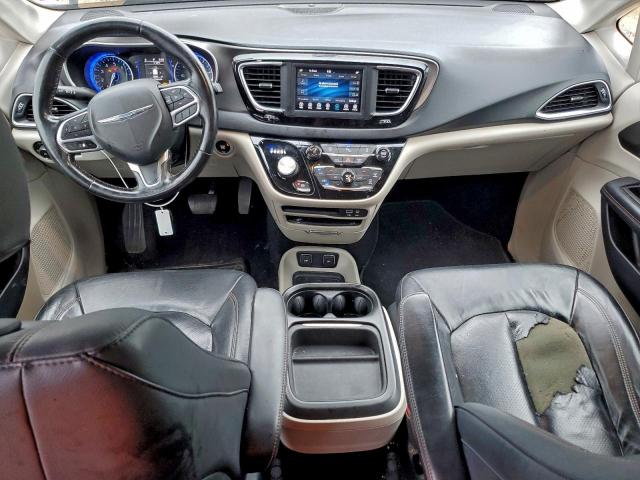 Chrysler Pacifica Touring L Image 10