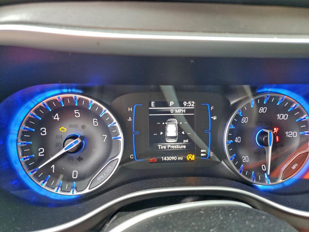 Chrysler Pacifica Touring L Image 6