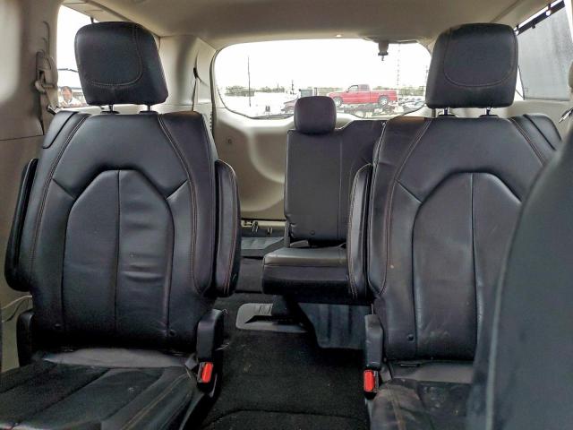 Chrysler Pacifica Touring L Image 7