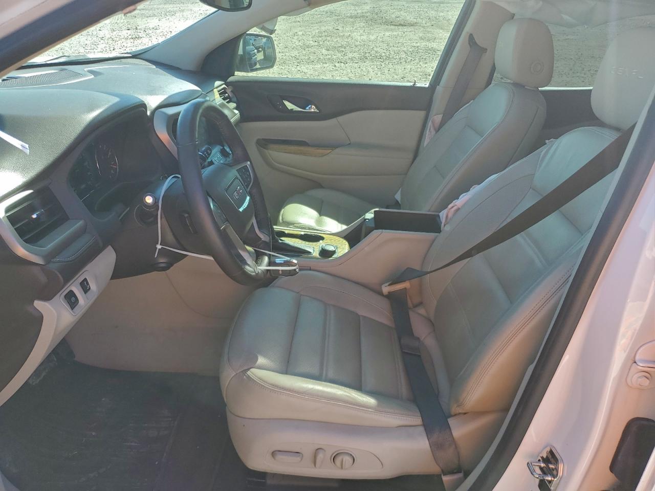 GMC Acadia Denali Image 3