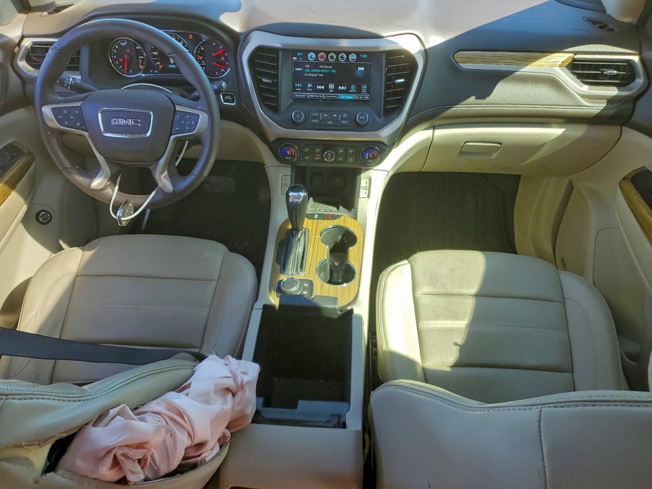 GMC Acadia Denali Image 5