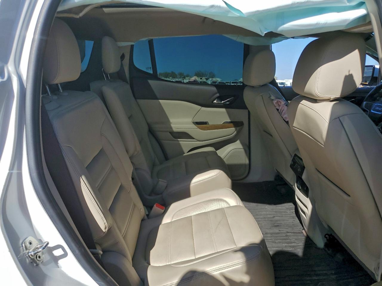 GMC Acadia Denali Image 14