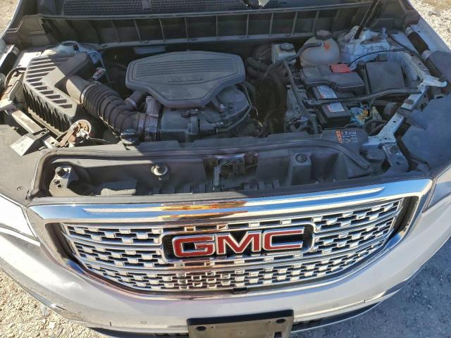 GMC Acadia Denali Image 11