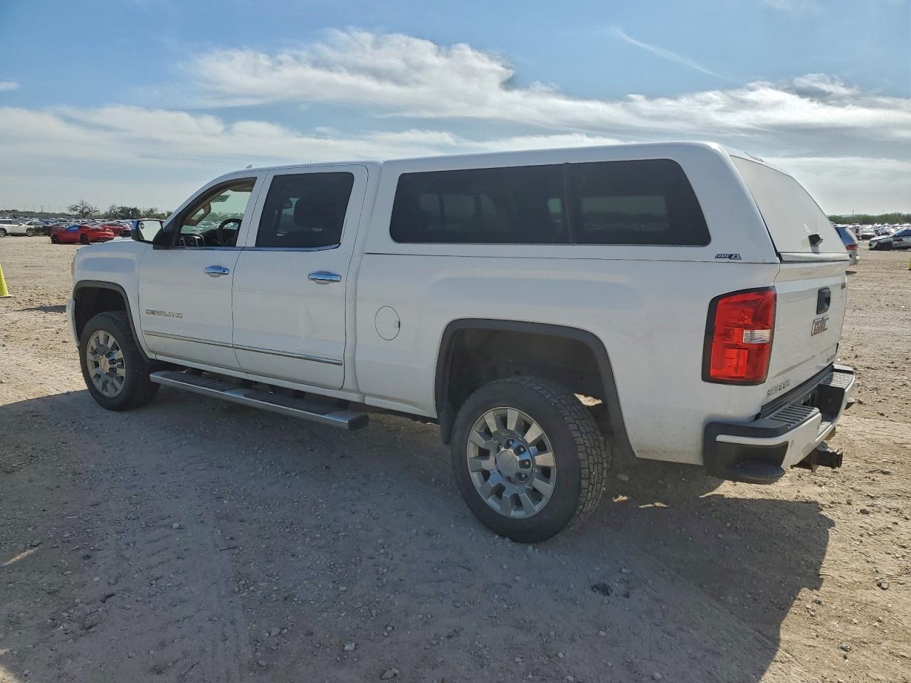 GMC Sierra K2500 Denali Image 2