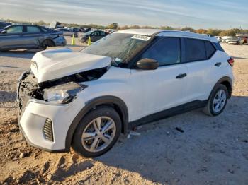  Salvage Nissan Kicks