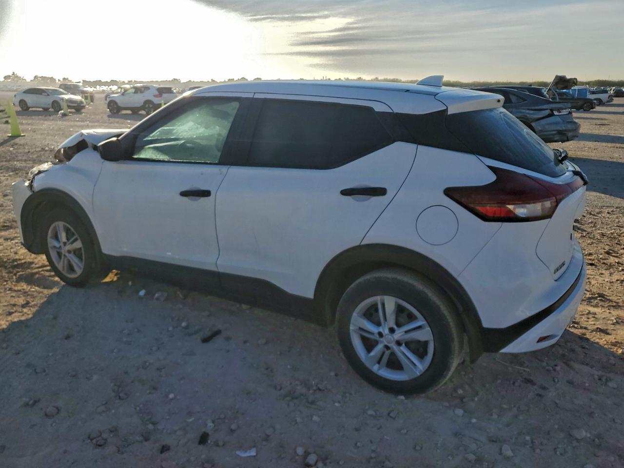 Nissan Kicks S Image 3