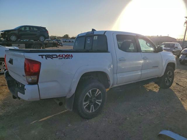 Toyota Tacoma Double Cab Image 9