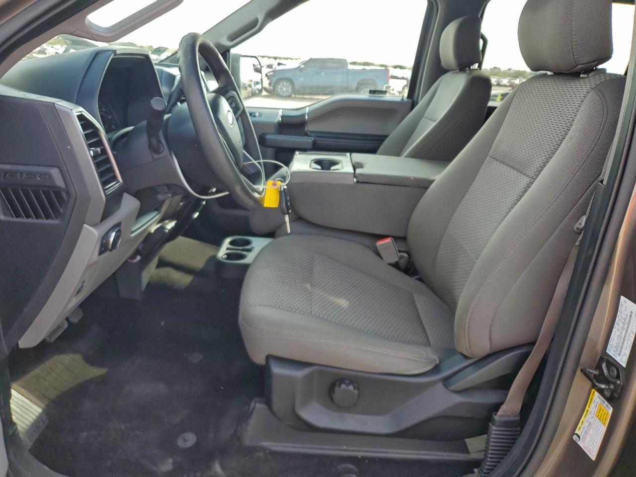 Ford F-150 Supercrew Image 6