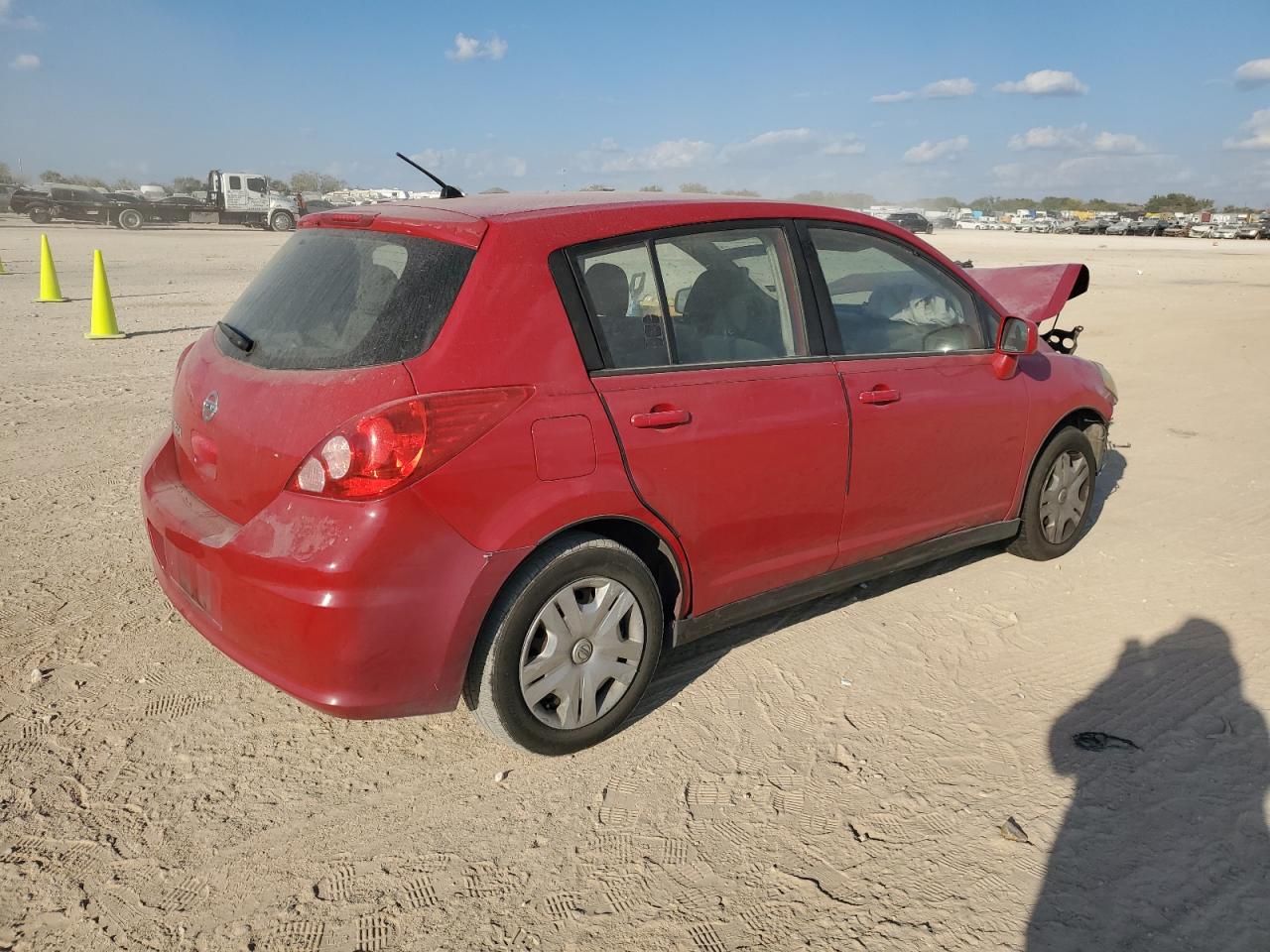 Nissan Versa S Image 2