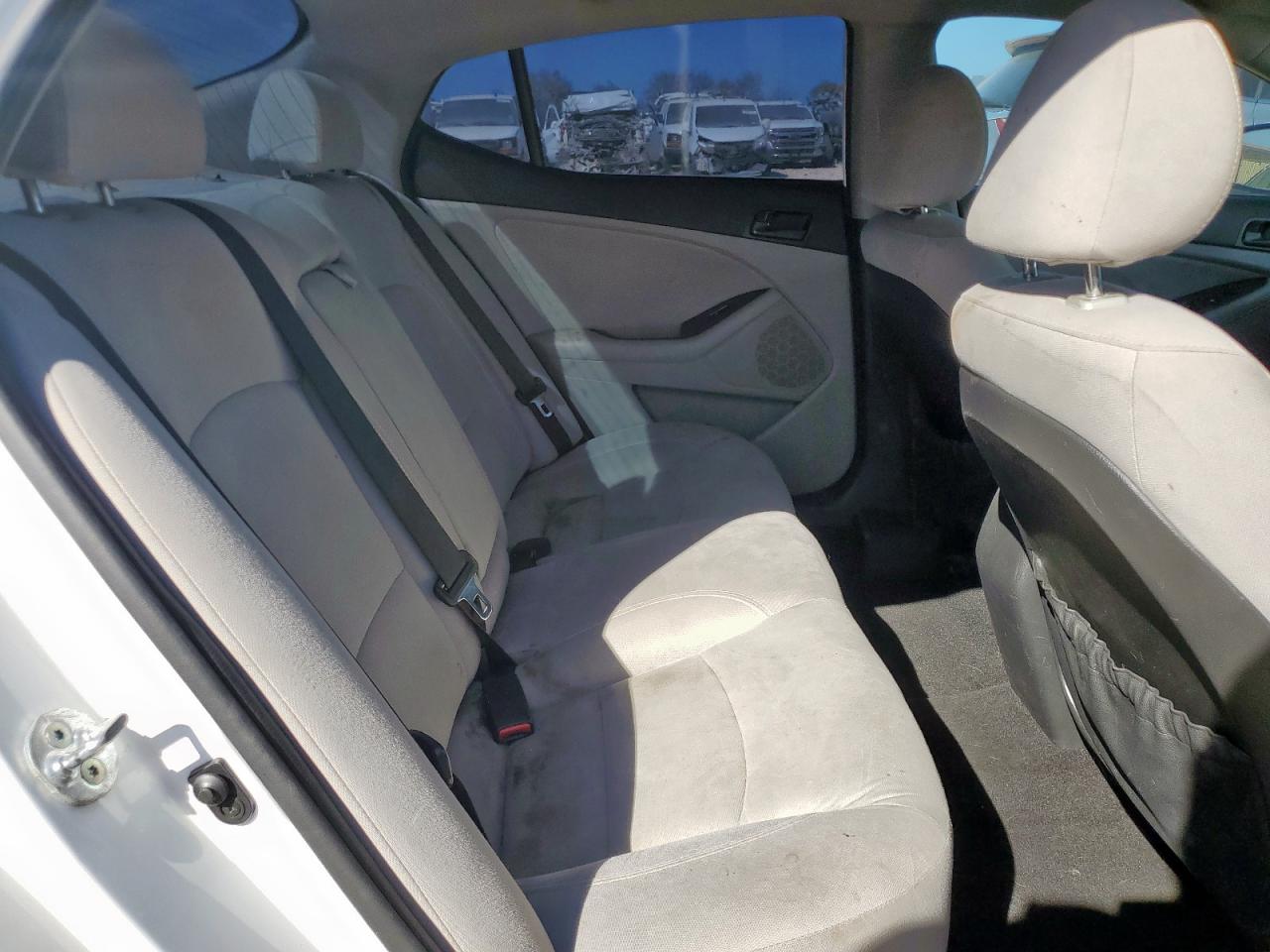 Kia Optima Lx Image 12