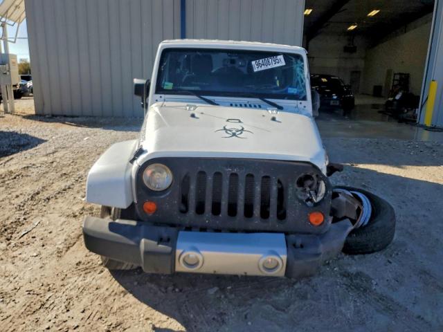 Jeep Wrangler Sahara Image 3