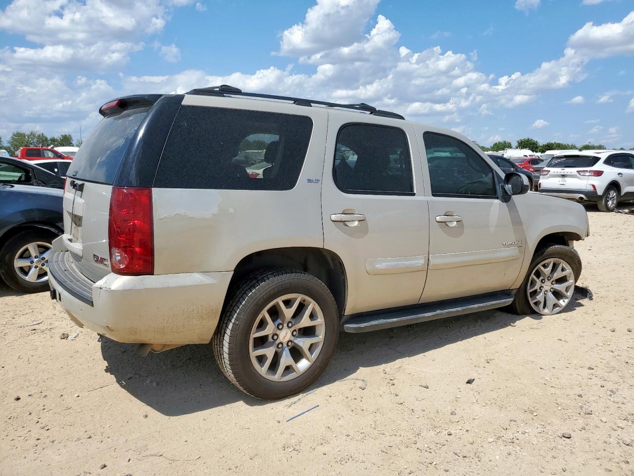 GMC Yukon Image 3