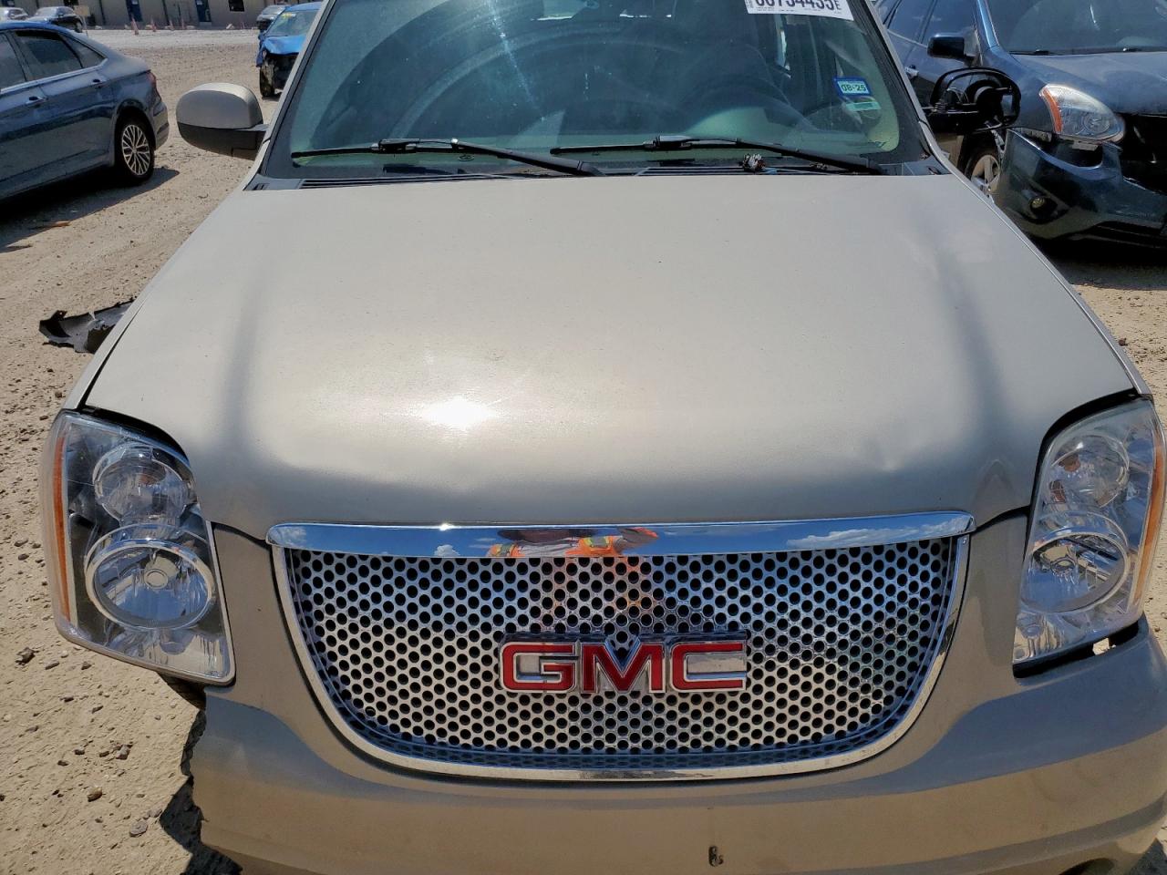 GMC Yukon Image 12