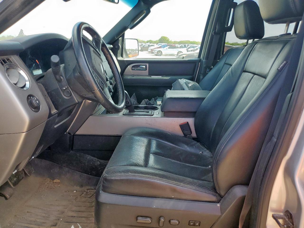 Ford Expedition Xlt Image 11