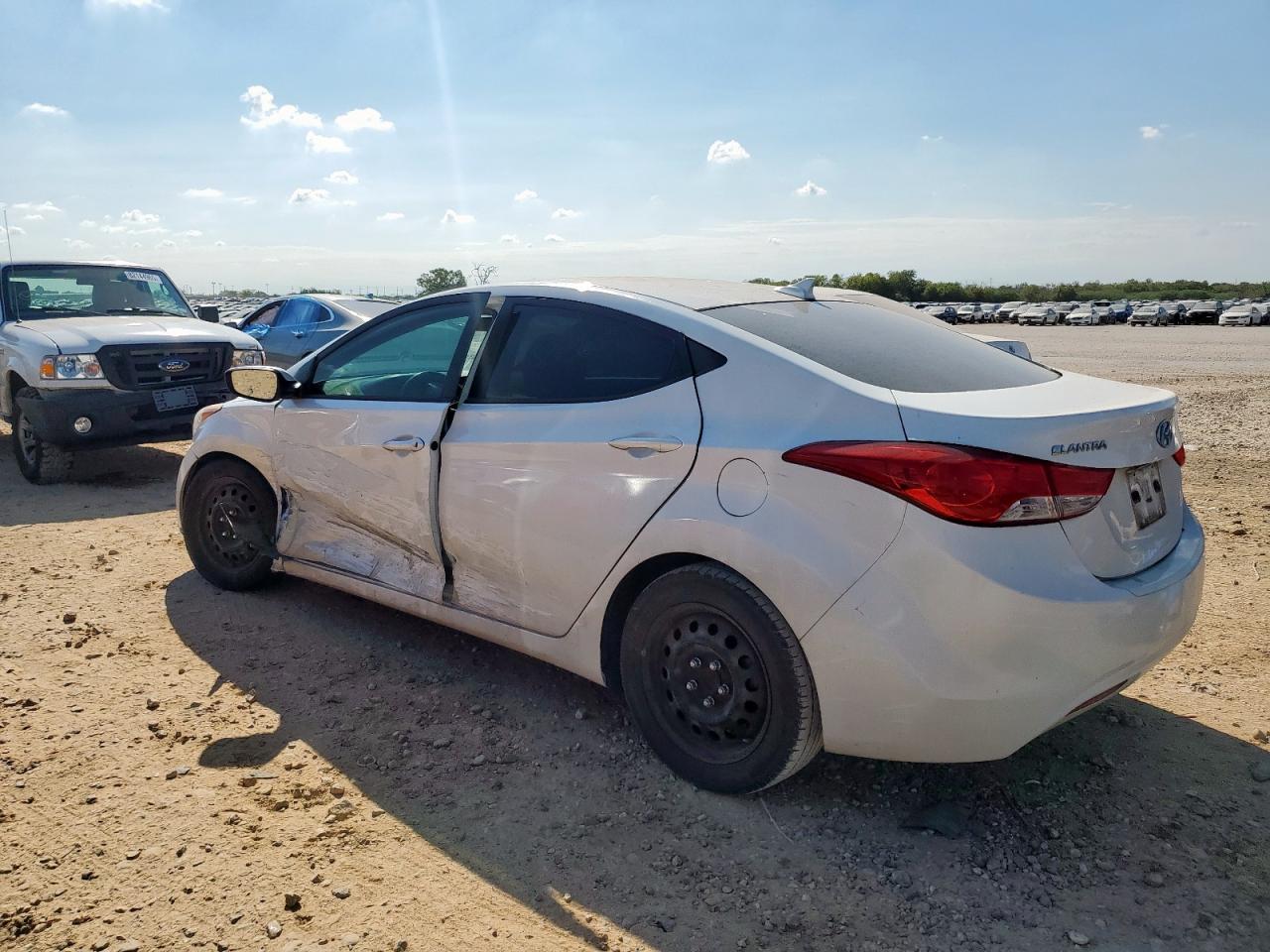 Hyundai ELANTRA Gls Image 3