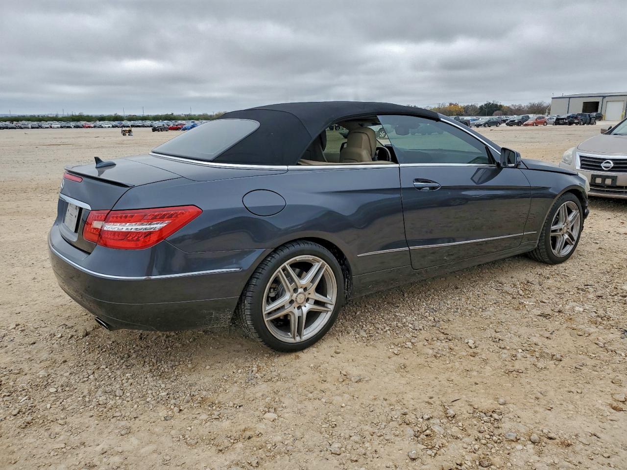 Mercedes-Benz E-Class 350 Image 9