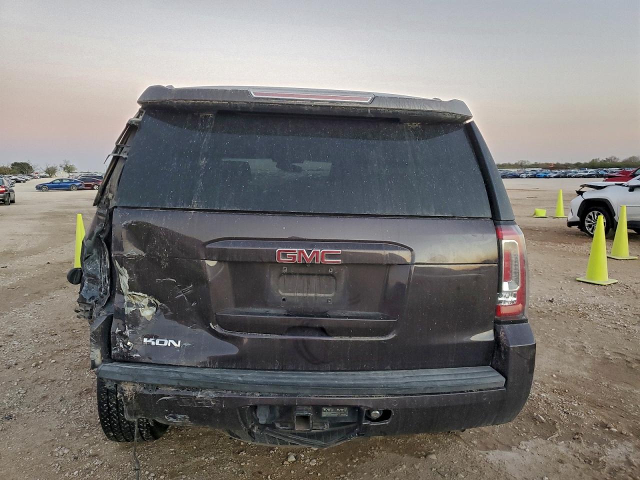 GMC Yukon Sle Image 5