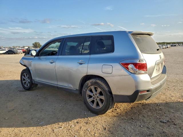 Toyota Highlander Base Image 6