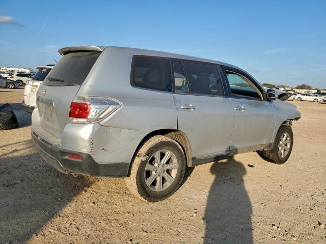 Toyota Highlander Base Image 2