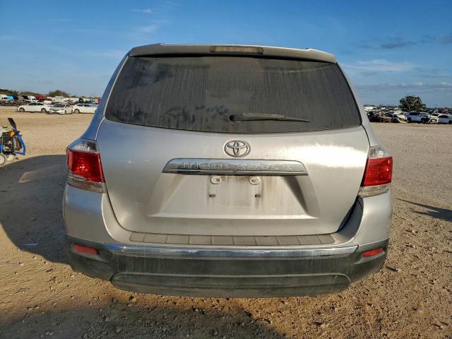 Toyota Highlander Base Image 8