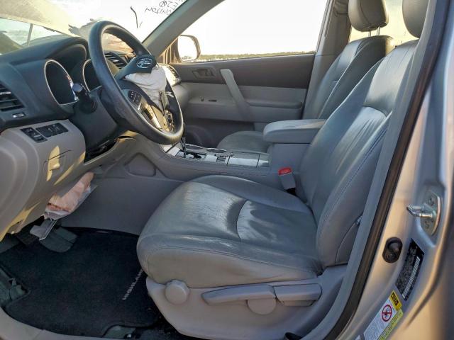 Toyota Highlander Base Image 5