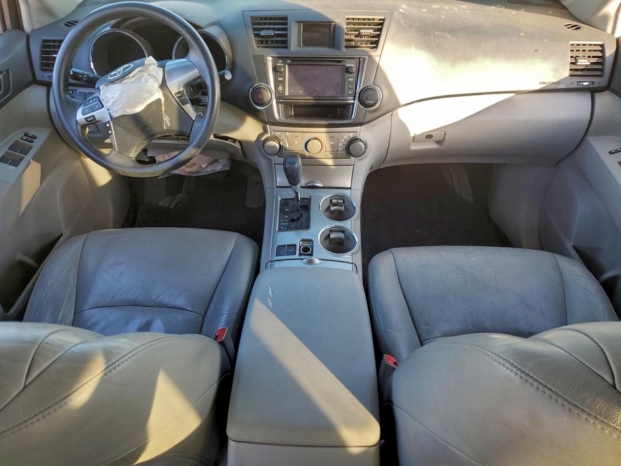 Toyota Highlander Base Image 4