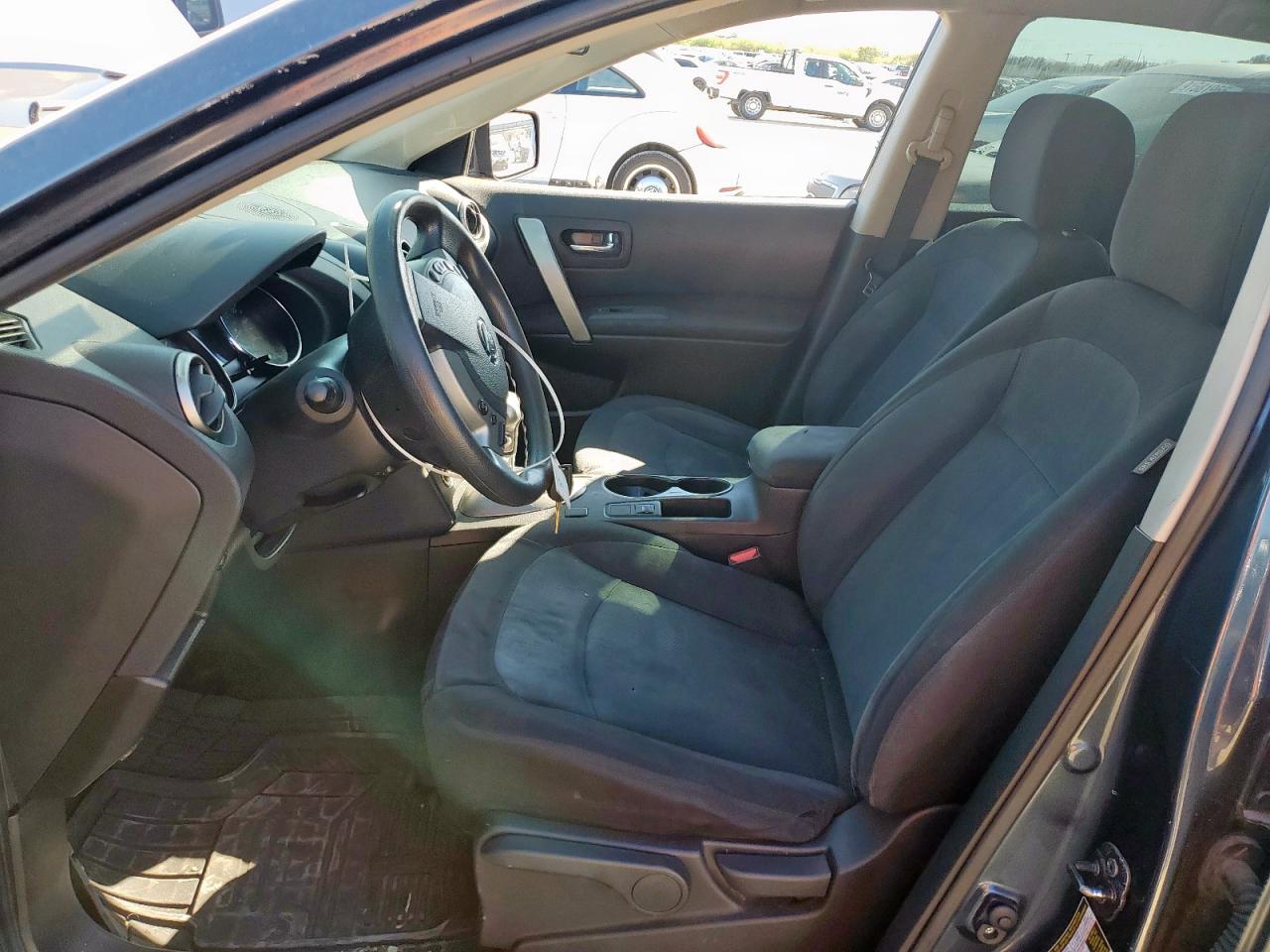 Nissan Rogue S Image 5