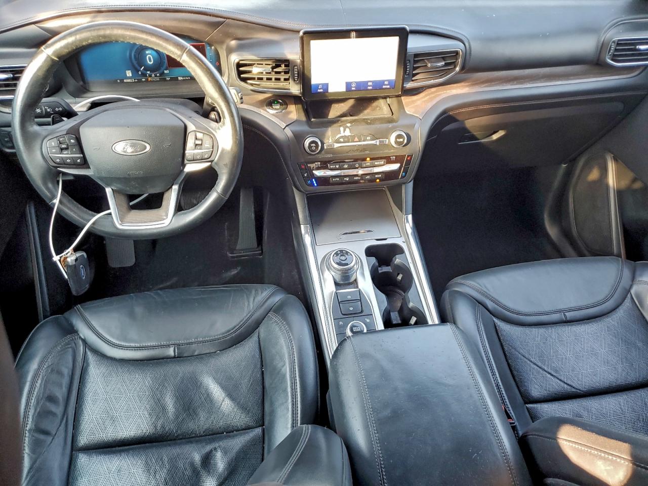 Ford Explorer Platinum Image 11