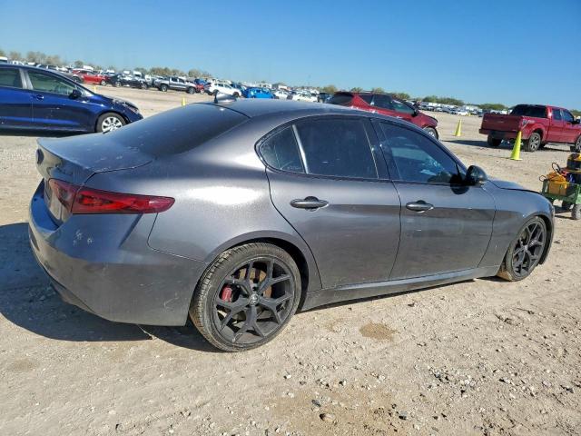 Alfa Romeo Giulia Image 4