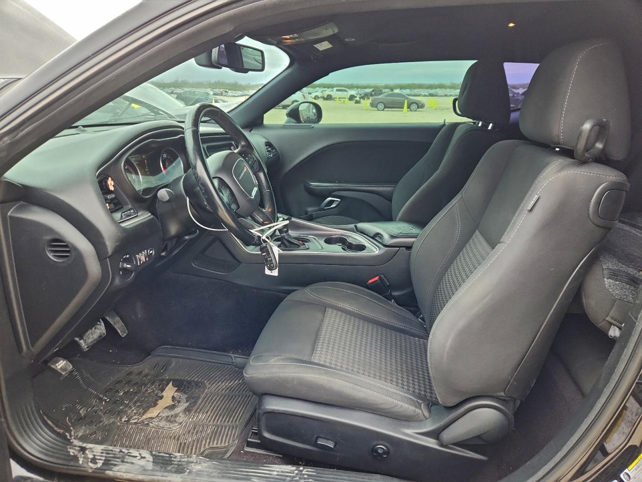 Dodge Challenger Sxt Image 4