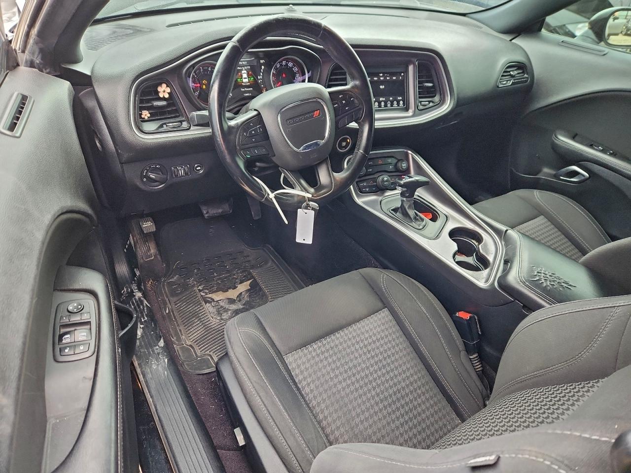 Dodge Challenger Sxt Image 6